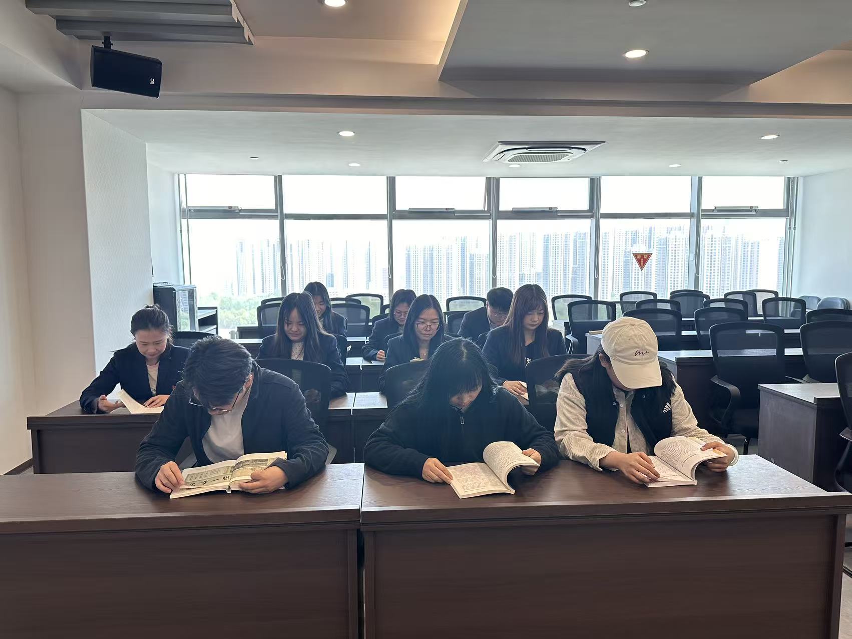 机关团支部“书香润初心·阅读砺使命”读书交流分享会